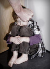 Bild von Kindesmissbrauch ist vielfältig und umfasst körperliche, seelische und